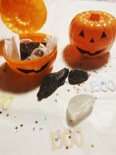 Load image into Gallery viewer, Halloween Pumpkin Crystal Set